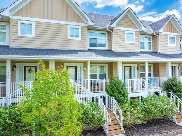 2952 Clover Ridge DR, Chaska, MN 55318