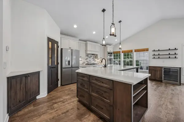 3460 Commonwealth AVE, Woodbury, MN 55125