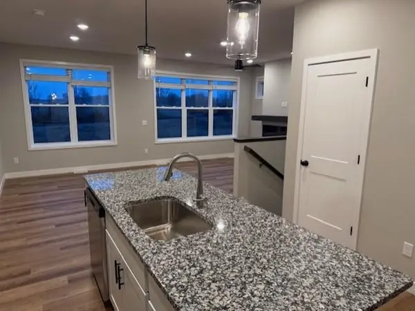 10479 Robinwood RD, Victoria, MN 55318