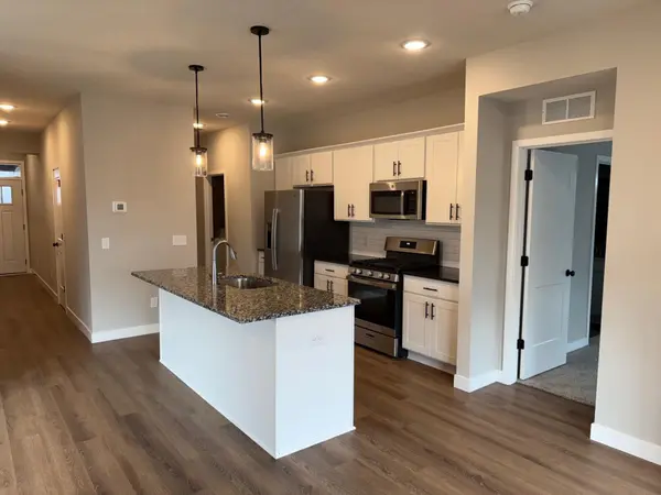 10479 Robinwood RD, Victoria, MN 55318