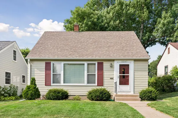 2245 Highland Pkwy, Saint Paul, MN 55116