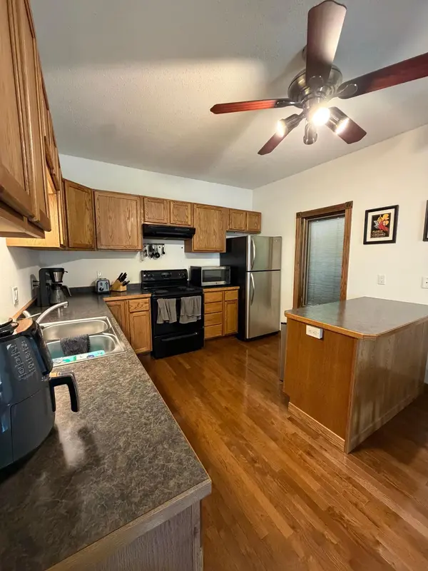409 9th ST S, Fargo, ND 58103