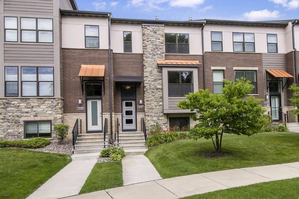 2137 River Valley LN, Eagan, MN 55122