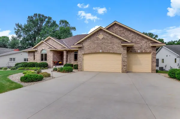 3205 Woodbridge ST, Shoreview, MN 55126