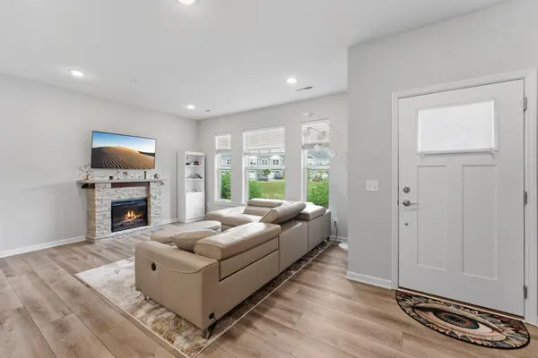 14524 Twin Lakes CIR, Burnsville, MN 55306