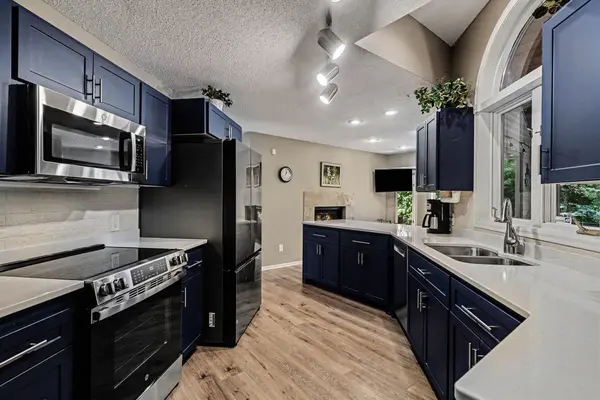 1513 Broken Oak CT, Lino Lakes, MN 55038