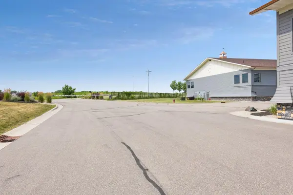 3500 Arrowhead DR #9, Medina, MN 55340
