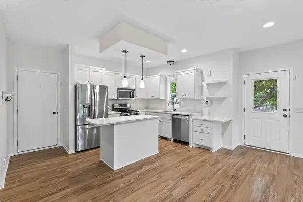 1548 Legacy Pkwy E, Maplewood, MN 55109