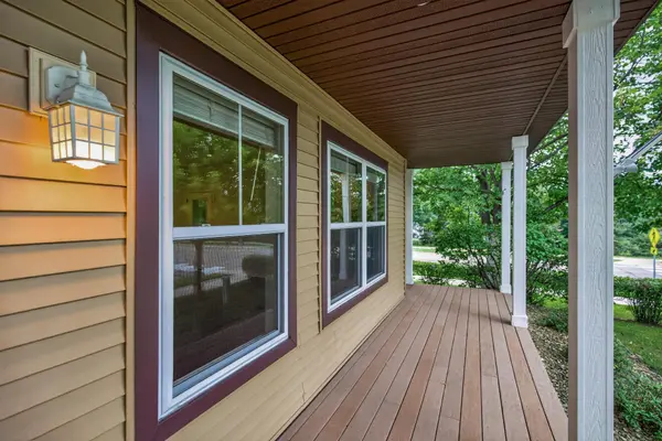 1548 Legacy Pkwy E, Maplewood, MN 55109