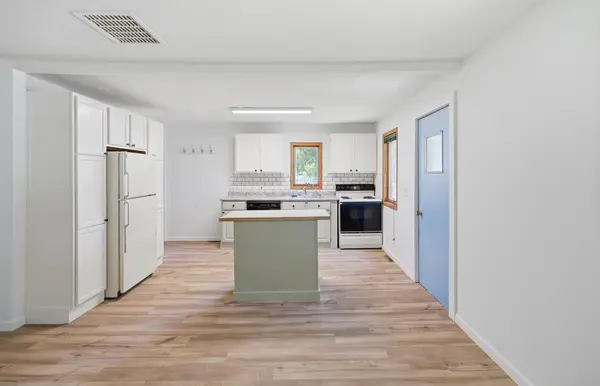 18 Ann ST S, Minnesota Lake, MN 56068
