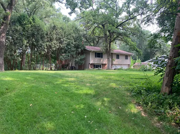 8914 37th ST N, Lake Elmo, MN 55042