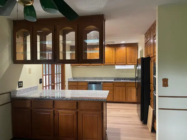 8914 37th ST N, Lake Elmo, MN 55042