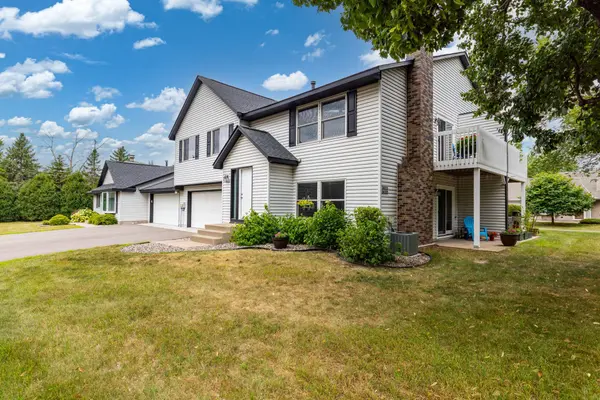 3632 Gershwin LN N, Oakdale, MN 55128