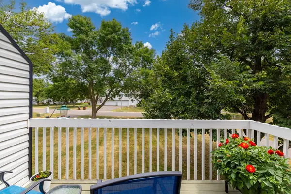 3632 Gershwin LN N, Oakdale, MN 55128
