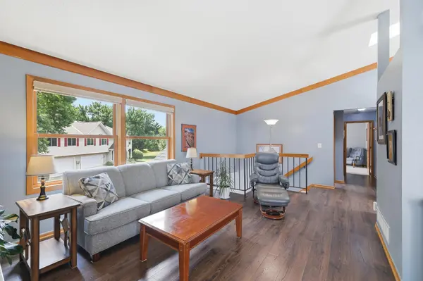 3632 Gershwin LN N, Oakdale, MN 55128