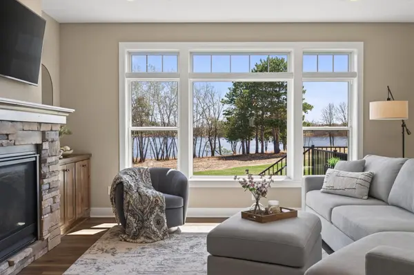 25415 Farmstead LN, Wyoming, MN 55092