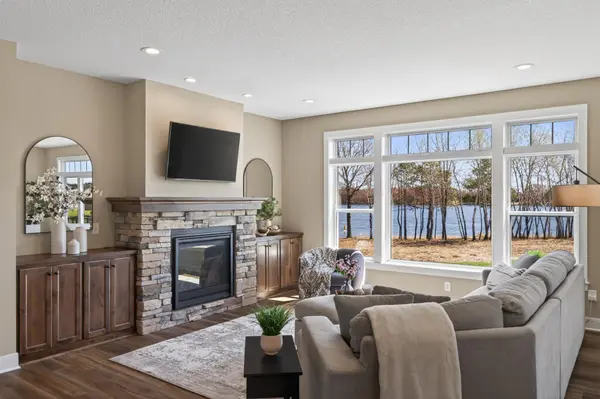 25415 Farmstead LN, Wyoming, MN 55092
