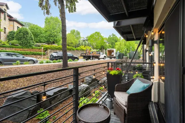 48 Groveland TER #B206, Minneapolis, MN 55403