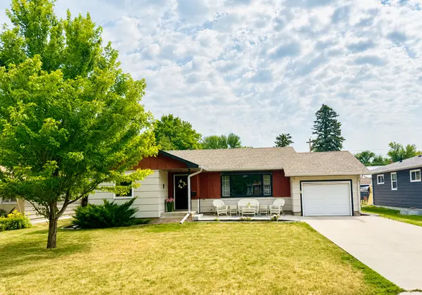 726 6th AVE NE, Valley City, ND 58072