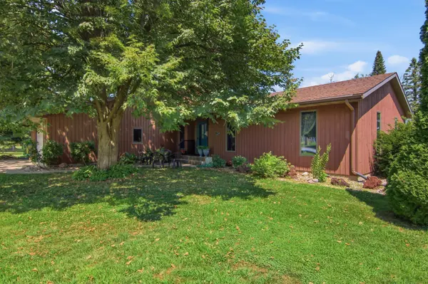 1105 Rustic LN, Wabasha, MN 55981