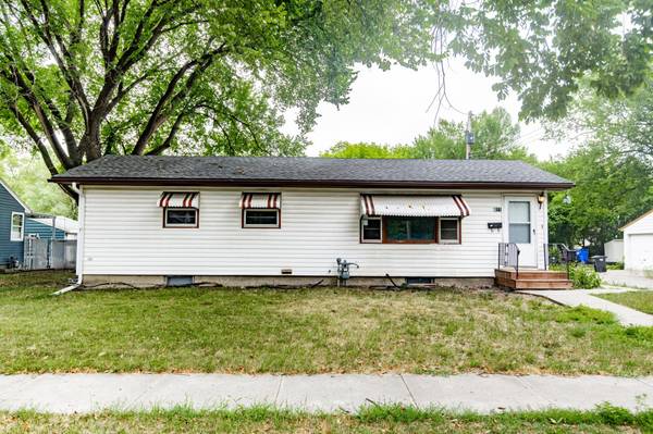 1011 College ST N, Fargo, ND 58102