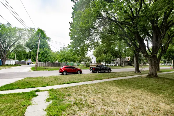 1011 College ST N, Fargo, ND 58102