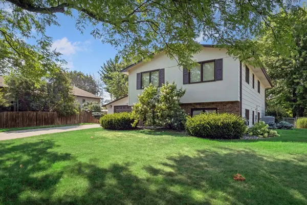 10342 Rhode Island CIR, Bloomington, MN 55438