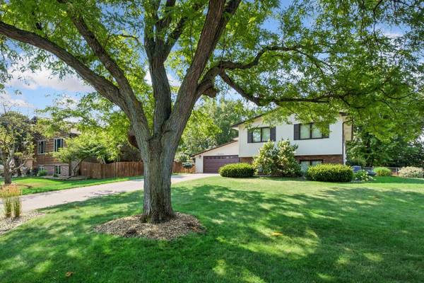 10342 Rhode Island CIR, Bloomington, MN 55438