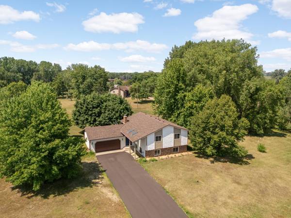 22155 Beaumont WAY, Farmington, MN 55024