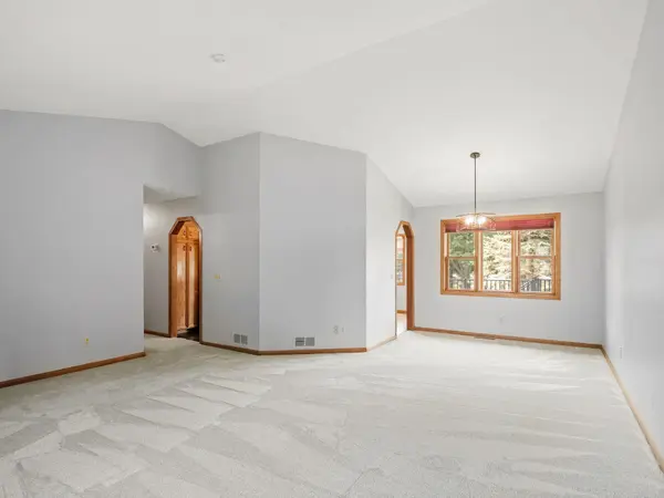 14806 Hallmark DR, Apple Valley, MN 55124