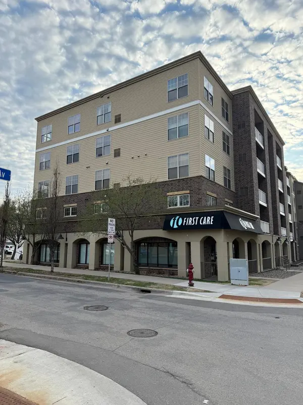 2900 University Ave SouthEast #402, Minneapolis, MN 55414
