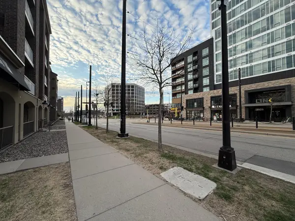 2900 University Ave SouthEast #402, Minneapolis, MN 55414