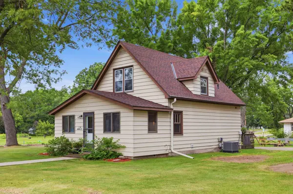 11 Wood ST N, Mora, MN 55051