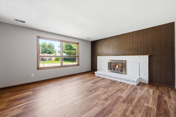 1277 Imperial LN, New Brighton, MN 55112