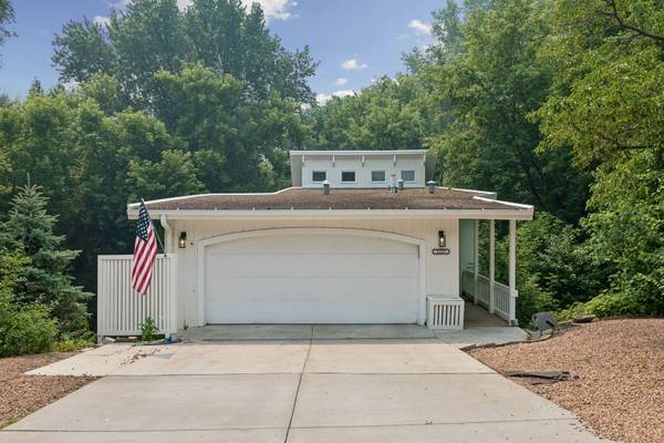 3225 W 54th ST, Edina, MN 55410