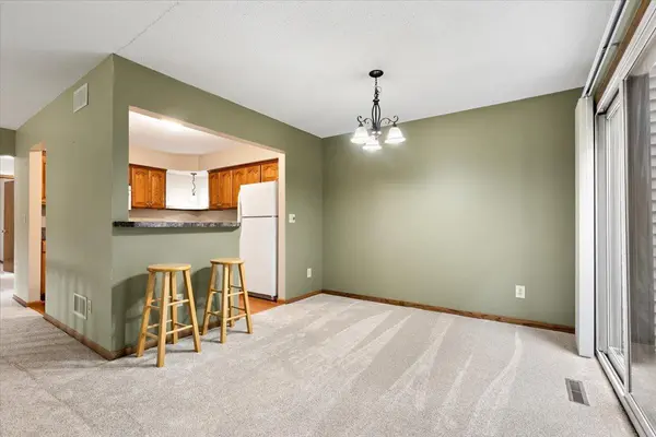 566 Donegal CIR, Shoreview, MN 55126