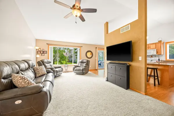 221 Douglas DR, Waverly, MN 55390