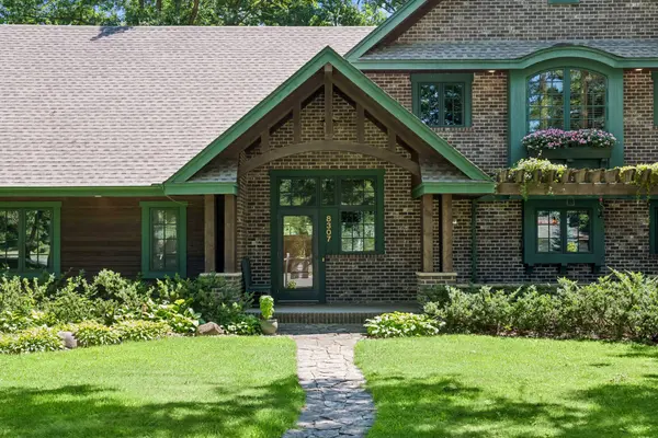 8307 Oakmere RD, Bloomington, MN 55438