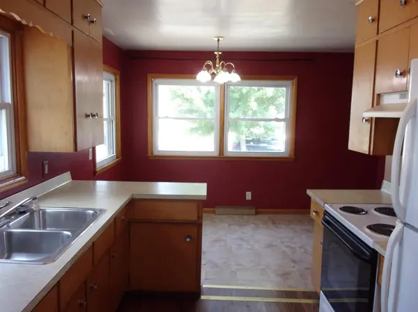 218 E 2nd ST, Blue Earth, MN 56013