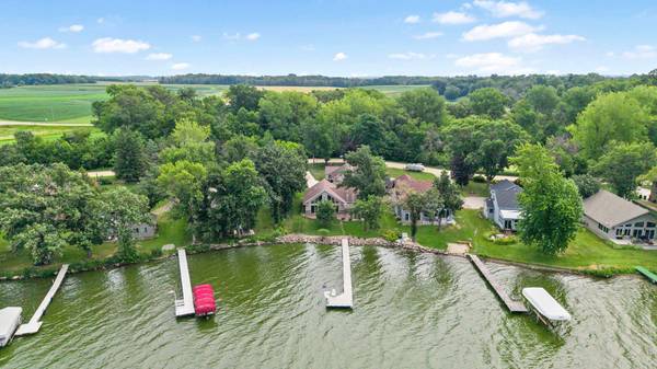 17416 Roberds Lake CT, Faribault, MN 55021
