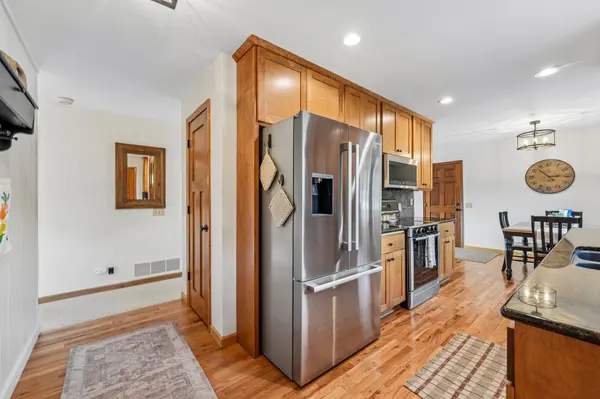 2318 Friendship LN, Burnsville, MN 55337