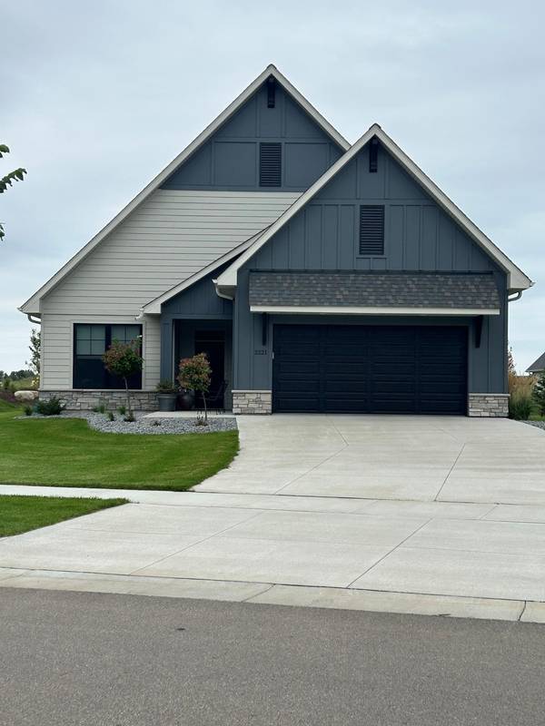 2240 Sydney LN, Hudson, WI 54016