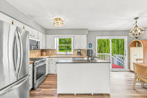 18480 Country Squires CIR, Prior Lake, MN 55372