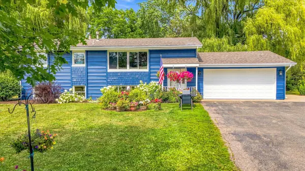 18480 Country Squires CIR, Prior Lake, MN 55372