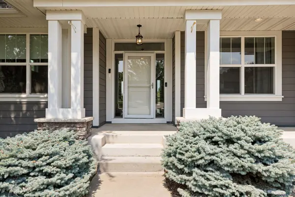 9080 Princeton CIR, Woodbury, MN 55125