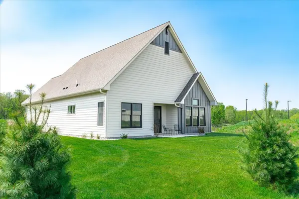 2484 Sydney LN, Hudson, WI 54016