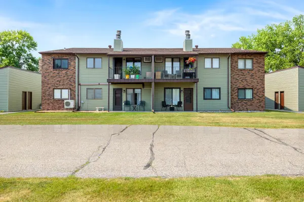 2402 18th ST S #2, Fargo, ND 58103