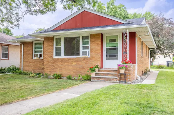 591 36th AVE NE, Minneapolis, MN 55418