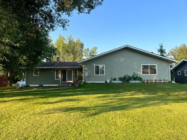 2689 and 2688 Oak LOOP NW, Baudette, MN 56623