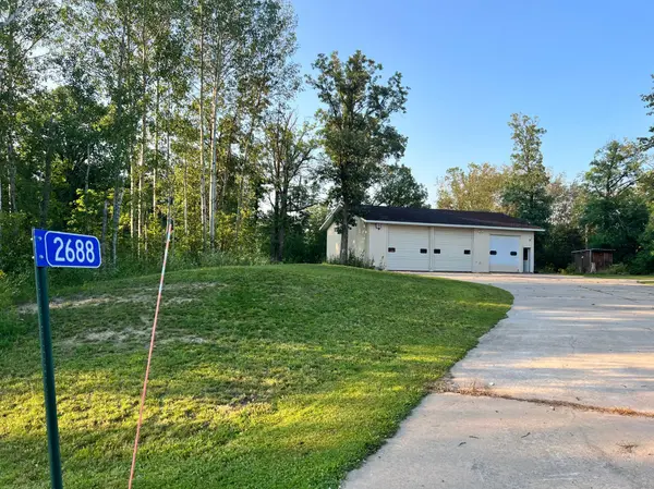 2689 and 2688 Oak LOOP NW, Baudette, MN 56623